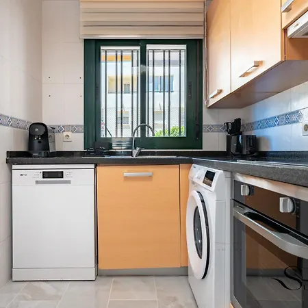 Elegant 2 Bed 2 Bath Apartment, Pool, Views, Parking Benalmádena